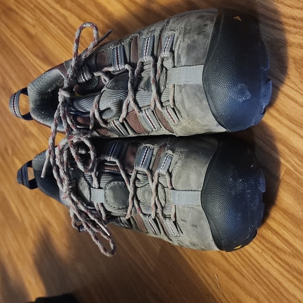 Womans keen steel toe shoes size 8.5